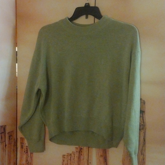 Pale Green H&M Sweater size Large - Picture 1 of 4